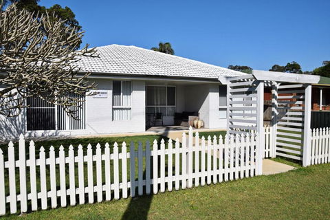 Rudder House - Accommodation Burleigh 0