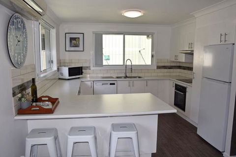 Rudder House - Accommodation Burleigh 2