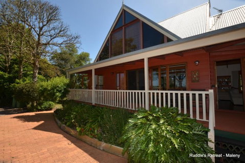 Ruddles Retreat - Accommodation Burleigh 1