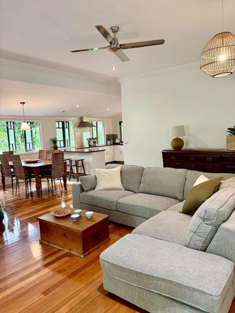 Sage House - Accommodation Burleigh 0