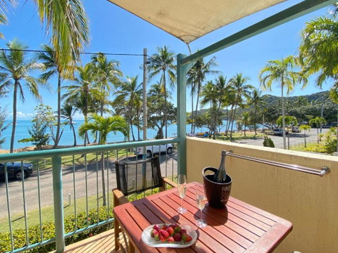 Sails On Horseshoe Apartment 4 - Accommodation Burleigh 2
