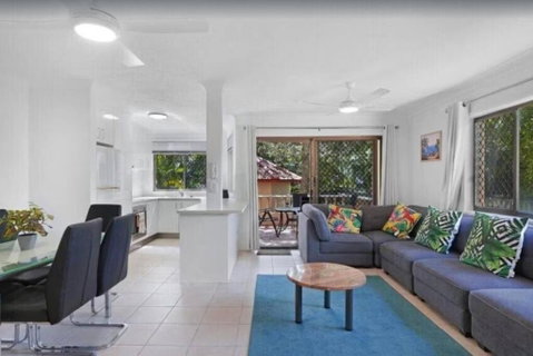 Salerno - Hosted By Burleigh Letting - Accommodation Burleigh 0