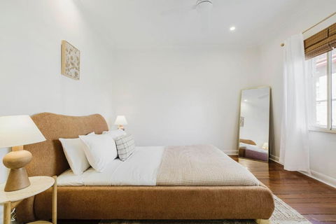 Salmon Calm - Trendy Velvet Allure By Albert Park - Accommodation Burleigh 0
