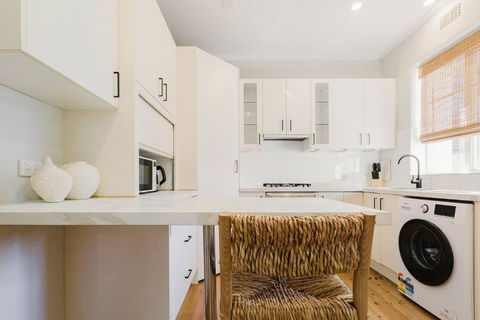 Salmon Calm - Trendy Velvet Allure By Albert Park - Accommodation Burleigh 1