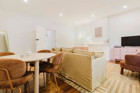 Salmon Calm - Trendy Velvet Allure By Albert Park - Accommodation Burleigh 3