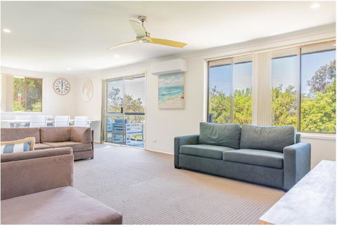 Salt & Sand Getaway - Accommodation Burleigh 3