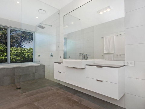 Saltwater Lodge - Accommodation Burleigh 3