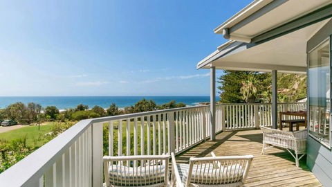 Salty Air Beachside Cottage At Killcare - Accommodation Burleigh 0
