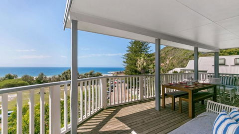 Salty Air Beachside Cottage At Killcare - Accommodation Burleigh 2