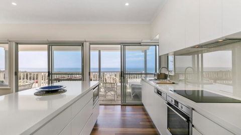 Salty Air Beachside Cottage At Killcare - Accommodation Burleigh 3
