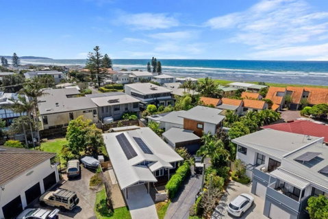 Salty Crab Bungalow - Accommodation Burleigh 3