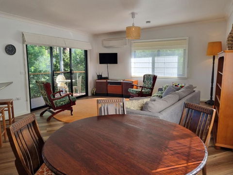 Salty Dog - Accommodation Burleigh 2