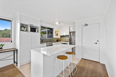 Salty Sea Breeze Apartment 500m To Waters Edge - Accommodation Burleigh 1