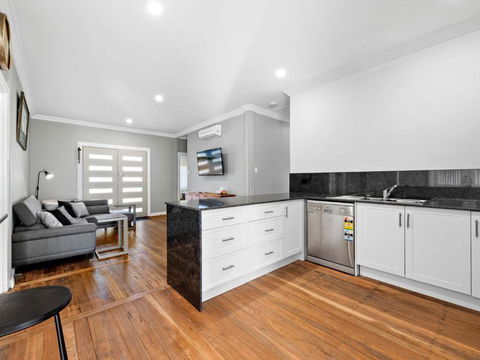 Salty Sea Cottage - Accommodation Burleigh 3