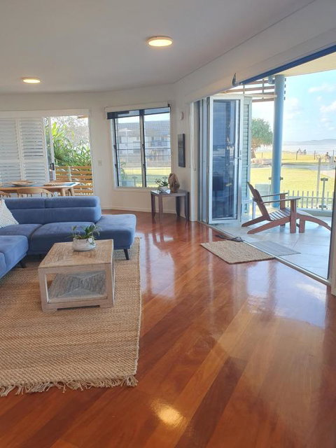 Sanbah-Surf, Views, Beach - Accommodation Burleigh 3