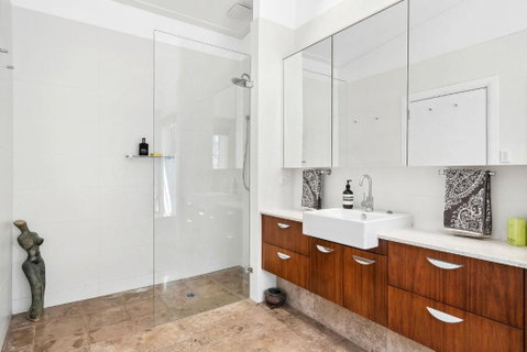 Sanctuarium - Accommodation Burleigh 3
