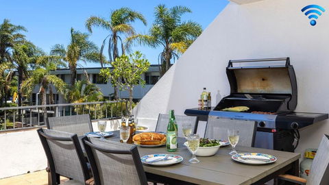 Sand And Sea - Accommodation Burleigh 0