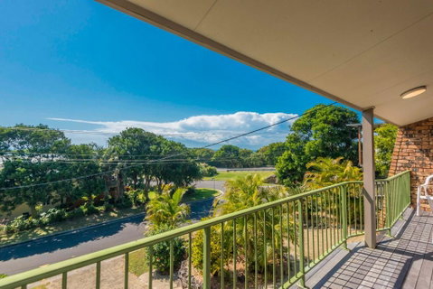 Sand Dunes - Accommodation Burleigh 3