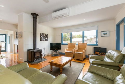Sand Surf And Sunshine - Accommodation Burleigh 2