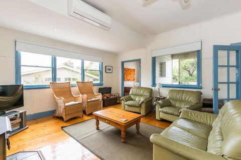 Sand Surf And Sunshine - Accommodation Burleigh 3