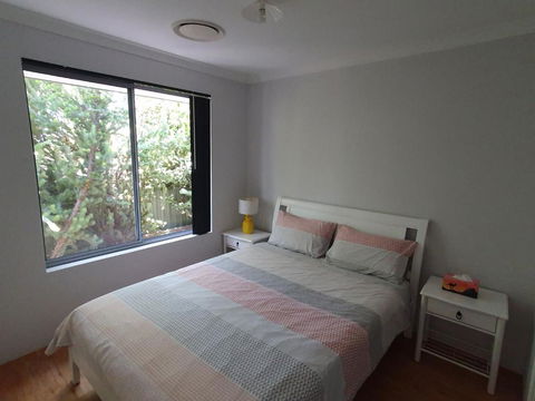 Sandalwood Guest Room - Accommodation Burleigh 2