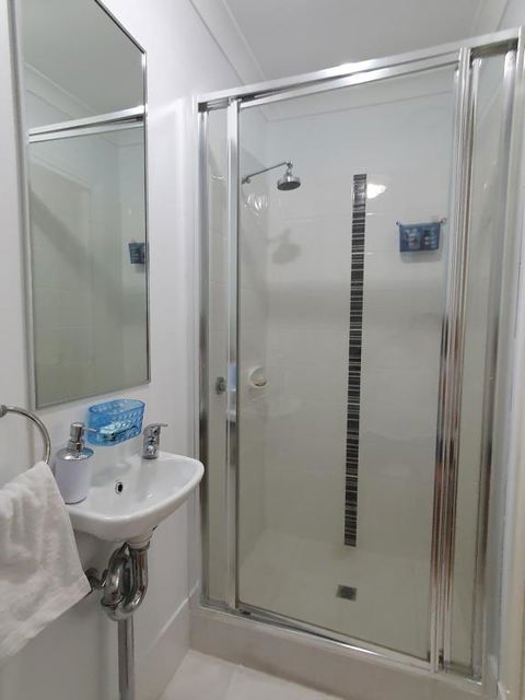Sandalwood Guest Room - Accommodation Burleigh 3