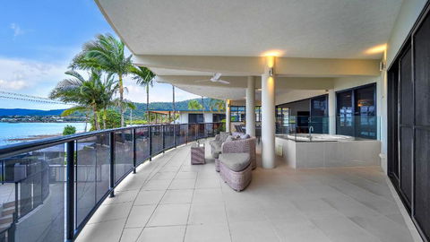 Sandcastle - Accommodation Burleigh 2