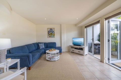 Sandcastles 4 -8 Ala Moana Way - Accommodation Burleigh 2