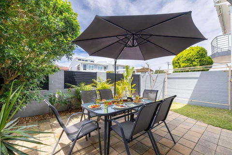 Sandcastles 4 -8 Ala Moana Way - Accommodation Burleigh 3