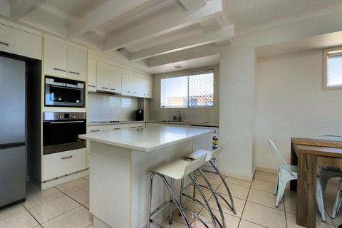 Sandcastles 6 - Accommodation Burleigh 2
