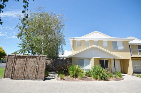 Sandpiper 10 - Close To Town And Beach - Accommodation Burleigh 0