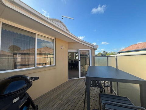 Sandpiper 10 - Close To Town And Beach - Accommodation Burleigh 3