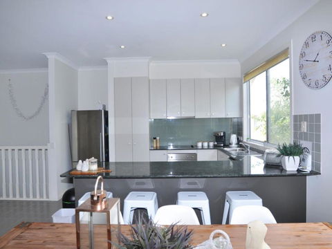 Sandpiper 3 - Close To Town And Beach - Accommodation Burleigh 2