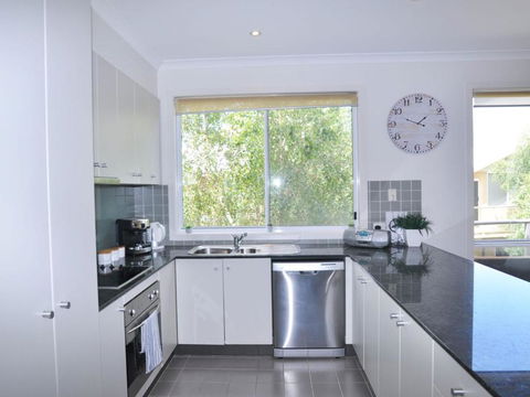 Sandpiper 3 - Close To Town And Beach - Accommodation Burleigh 3