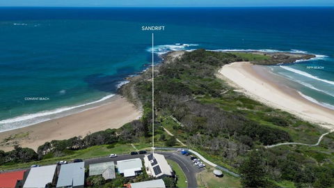 Sandrift Two - Oceanstays - Accommodation Burleigh 3
