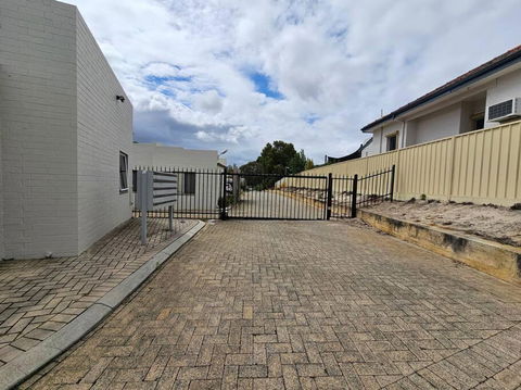 Sandringham Tranquil Retreat - Accommodation Burleigh 2