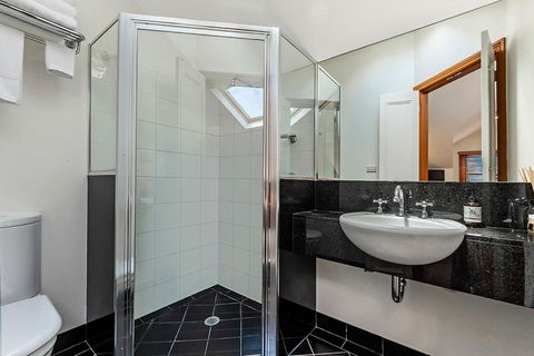 Sandstone Suites - In The Heart Of Port Fairy - Accommodation Burleigh 3