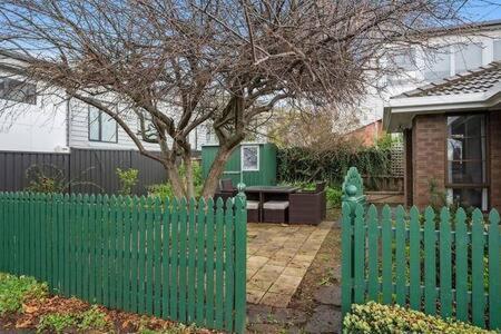 Sandy Bay Cozy Cottage Close To CBD - Accommodation Burleigh 3