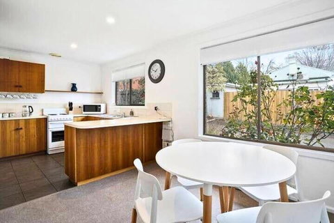 Sandy Bay Cozy Cottage Close To CBD - Accommodation Burleigh 1