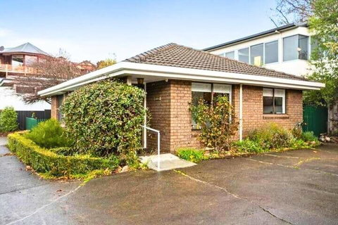 Sandy Bay Cozy Cottage Close To CBD - Accommodation Burleigh 2