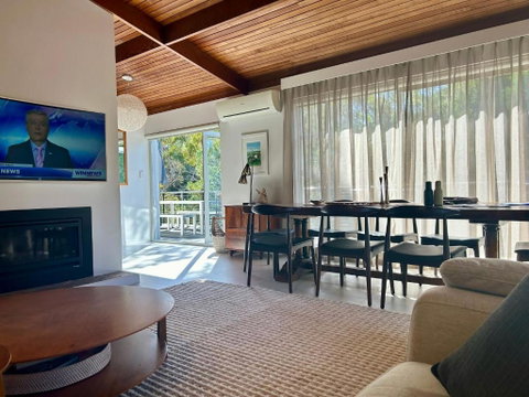 Sandy Bay Haven - Accommodation Burleigh 2