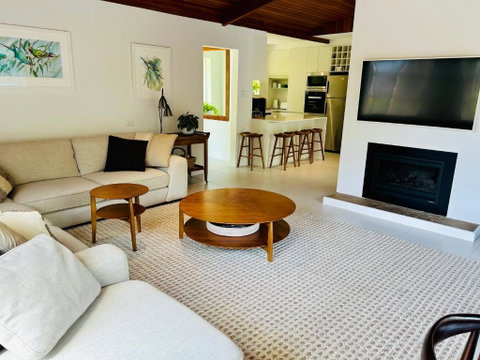 Sandy Bay Haven - Accommodation Burleigh 1