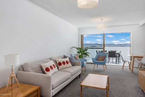 Sandy Bay Waterfront - Accommodation Burleigh 0