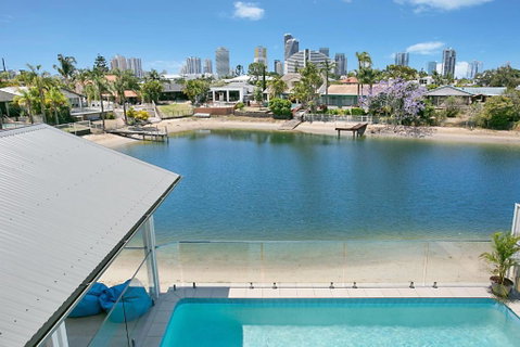 Sandy Cove - Accommodation Burleigh 2