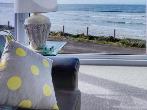 Sandy Cove - Accommodation Burleigh 1
