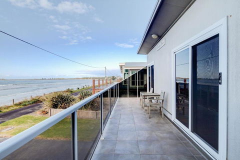 Sandy Cove - Accommodation Burleigh 3