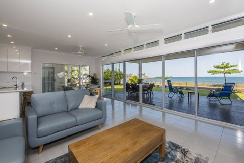 Sandy Decks - Accommodation Burleigh 2