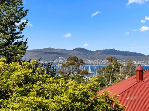 Sandy Bay Apartment With Hobart River View, Near UTAS - Stroll To Cafes And Shops - Accommodation Burleigh 1