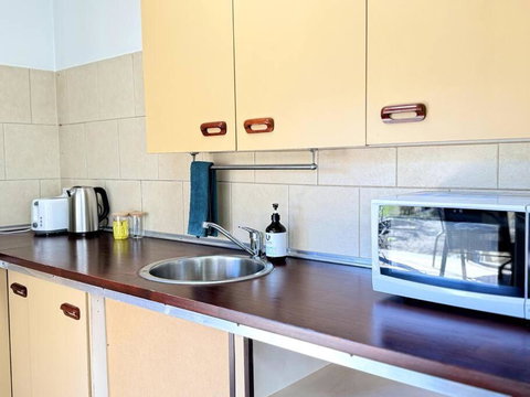 Shops Across St! Cute Studio In Salisbury - Accommodation Burleigh 2