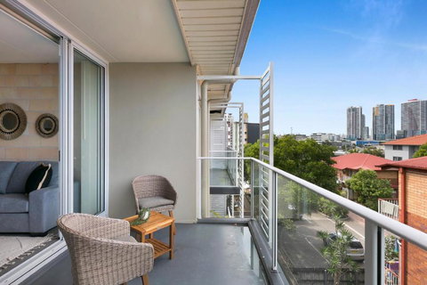 Sleek Apartment With Pool And Rooftop Terrace - Accommodation Burleigh 1